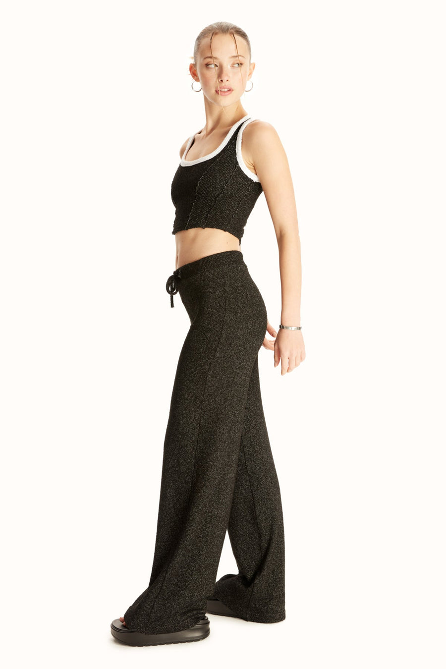 WISH KNITWEAR CROP TOP / BLACK AND WHITE